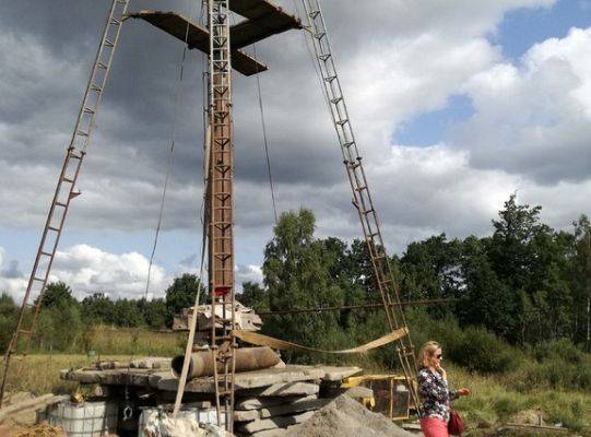 Nowa studnia artezyjska na ujęciu w Okalicach